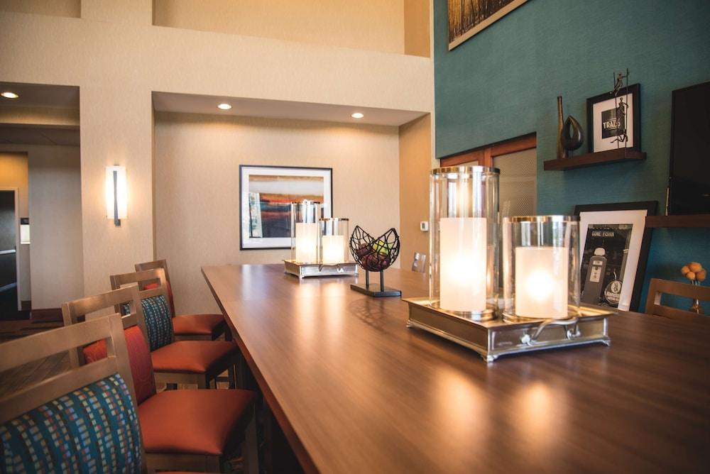 Hampton Inn & Suites Ґрілі Екстер'єр фото