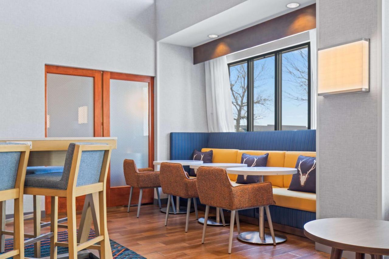 Hampton Inn & Suites Ґрілі Екстер'єр фото